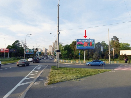 Фото рекламной плоскости по адресу Броварской пр-т, поворот на пр-т Освободителей, из центра