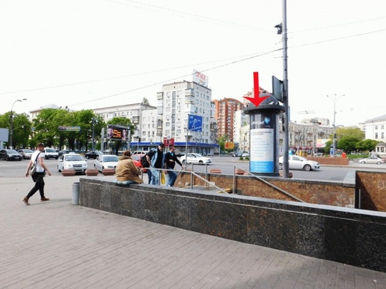 Фото рекламної площини за адресою Победы пл., возле ТЦ Украина, супермаркета Велика Кишеня, пересечение ул.Воровского и пр-та Победы