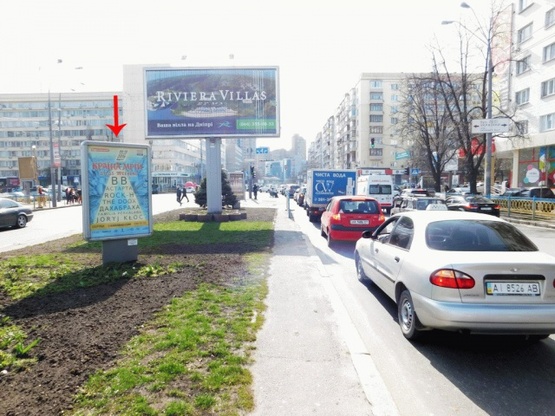Фото рекламной плоскости по адресу Кутузова ул., на разделителе Фото рекламной плоскости по адресу Кутузова ул., на разделителе