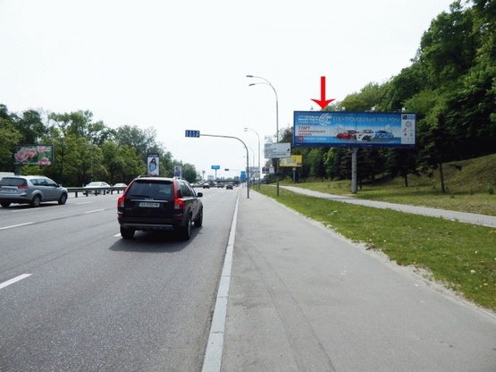 Фото рекламной плоскости по адресу Набережное шоссе, 200м до моста Патона, левая