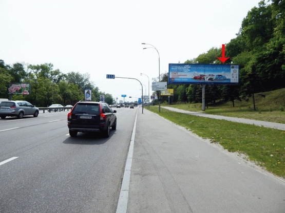 Фото рекламної площини за адресою Набережное шоссе, 200м до моста Патона, правая