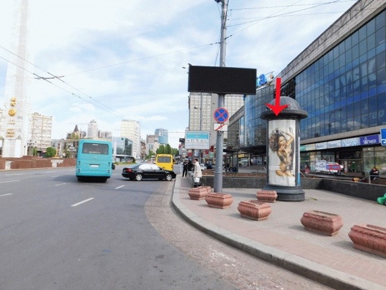 Фото рекламної площини за адресою Победы пл., возле ТЦ Украина, супермаркета Велика Кишеня