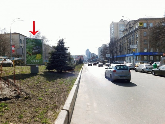 Фото рекламної площини за адресою Кутузова ул., на разделителе