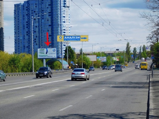Фото рекламной плоскости по адресу Воссоединения пр-т, 7-й  от моста Патона, ж/м Русановка, из центра