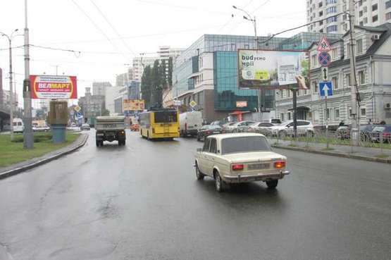 Фото рекламної площини за адресою Деміївська пл., розподільник: ст.метро "Деміївська"; №1; виїзд на  - Голосіївський просп. (в напр. Голосіївської пл. ) Фото рекламної площини за адресою Деміївська пл., розподільник: ст.метро "Деміївська"; №1; виїзд на  - Голосіївський просп. (в напр. Голосіївської пл. )