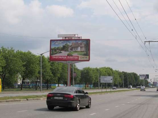 Фото рекламної площини за адресою Стрийська вул., 77 (призма) (від центру) Фото рекламної площини за адресою Стрийська вул., 77 (призма) (від центру)