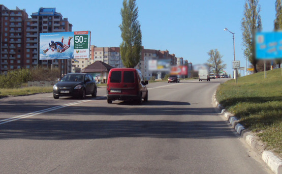 Фото рекламної площини за адресою Обухов ул.Киевская 10 (В)/рынок "Песчаный" въезд