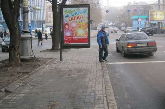 Фото рекламной плоскости по адресу Буніна вул., 12 - Польська вул. - Польський узвіз