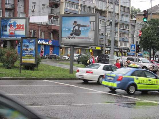 Фото рекламної площини за адресою Басейна вул. - Еспланадна вул., (конструкція зліва) (№3 - в напр. бульв.Лесі Українки)