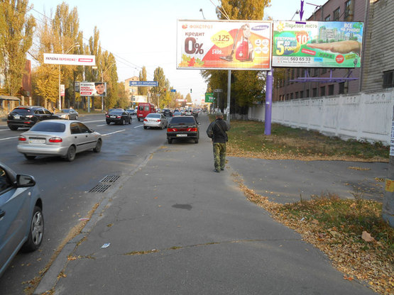 Фото рекламної площини за адресою ул.О.Телиги,2 на светофоре (направл.на Петровку) правый