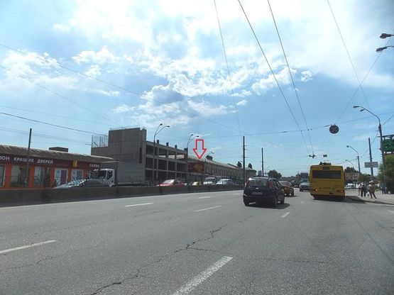 Фото рекламної площини за адресою просп. Степана Бандеры (Московский), 8К3 в сторону Елены Телиги ул.(автосалон Skoda, напротив ТЦ "Альта центр")