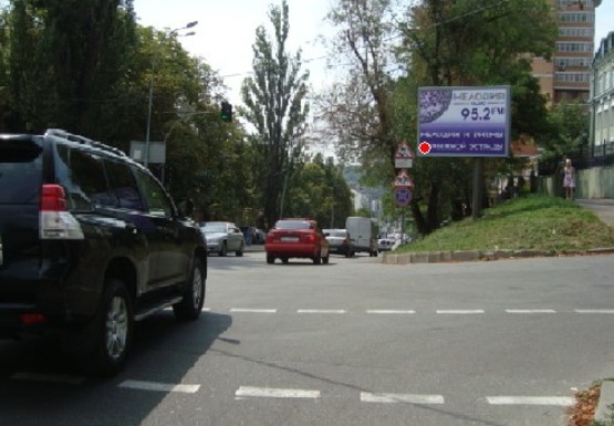 Фото рекламної площини за адресою Коновальца ул., 13 (бывш. Щорса ул.) - Анри Барбюса ул. (BackLit)