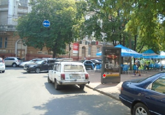 Фото рекламної площини за адресою Соборная ул., 14 - Спиридоновская ул., 2