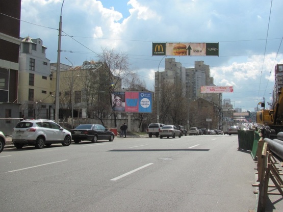 Фото рекламної площини за адресою Антоновича ул. (Горького), 151/153 ( 200м  до ст. м.  Лыбедской), супер-маркет "Фуршет", "Swedbank", Правекс Банк, в направлении бул. Дружбы Народов Фото рекламної площини за адресою Антоновича ул. (Горького), 151/153 ( 200м  до ст. м.  Лыбедской), супер-маркет "Фуршет", "Swedbank", Правекс Банк, в направлении бул. Дружбы Народов