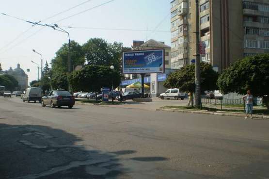 Фото рекламної площини за адресою Привокзальна вул. - Вовчинецька вул. (мегамаркет "Фаворит")