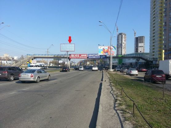 Фото рекламної площини за адресою Саперно-Слободская 22 в направлении Южного моста (пешеходный мост, центральный распределитель)