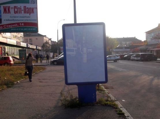 Фото рекламної площини за адресою Первого мая ул., 2 ( магазин «Євротоп», піццерія «Маріо», відділеня «Приват банк»)