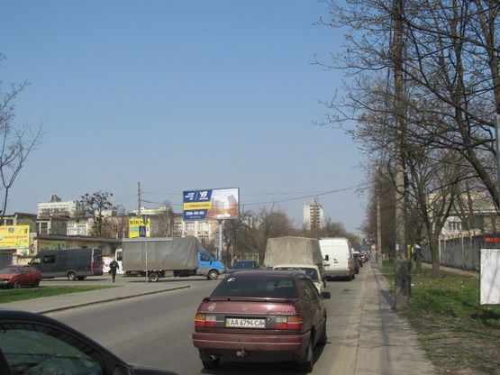 Фото рекламной плоскости по адресу Магнітогорська вул., поруч з мегамаркетом "Ашан"