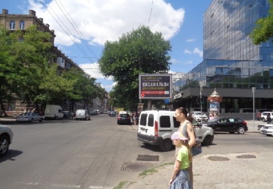 Фото рекламної площини за адресою Б. Арнаутская ул.,66 - Александровский пр.