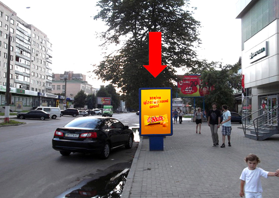 Фото рекламної площини за адресою Ивана Кочерги ул., 3 (дитячий супермаркет «Мірошка», магазин «Євротоп», піццерія «Маріо»)