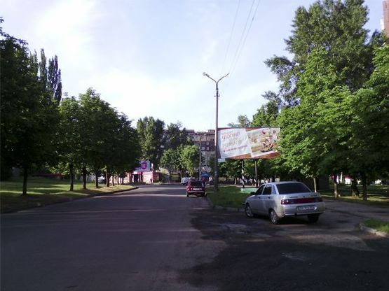 Фото рекламной плоскости по адресу мкр. Горняцкий, 42 (ТЦ "АТБ", конечная МТС), дв-е к мкр. Солнечный