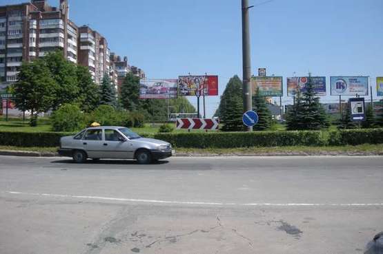 Фото рекламної площини за адресою Злуки просп. - Євгена Коновальця вул.