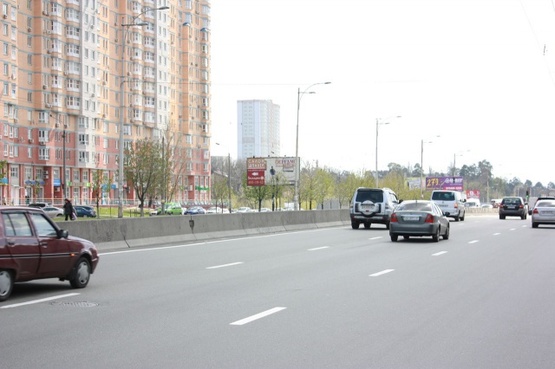 Фото рекламной плоскости по адресу Палладина 18/30 Крупная транспортная развязка NOVUS, большое количество банков, офисов, магазинов.