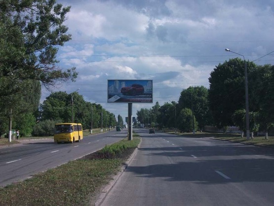 Фото рекламной плоскости по адресу ул. Киевская (Водоканал) разделитель 3 въезд