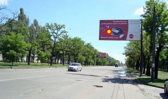 Фото рекламної площини за адресою пр.Богоявленский - ост."Старокрепостная" Г-образный щит над дорогой, стА Фото рекламної площини за адресою пр.Богоявленский - ост."Старокрепостная" Г-образный щит над дорогой, стА