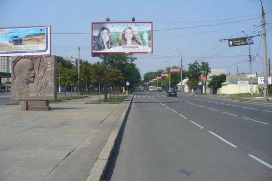 Фото рекламной плоскости по адресу Леніна просп. - Луначарського вул., (№1) (призма)