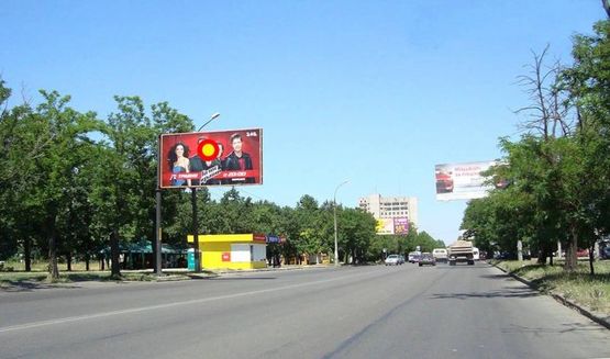 Фото рекламної площини за адресою пр.Богоявленский - ост."Старокрепостная" Г-образный щит над дорогой, стБ
