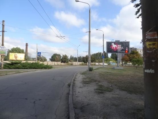 Фото рекламной плоскости по адресу вул.Привокзальна — вул. Новокузнецька, вїзд з Південного мкрн., ст.А Фото рекламной плоскости по адресу вул.Привокзальна — вул. Новокузнецька, вїзд з Південного мкрн., ст.А