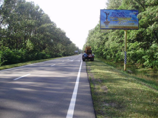Фото рекламной плоскости по адресу трасса Борисполь-Днепропетровск_км 7+950_левый // в Киев