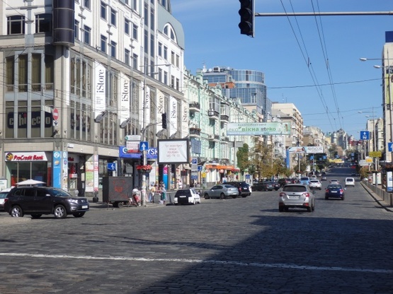 Фото рекламной плоскости по адресу Б. Васильковская, 72 / Метро "Олимпийская", (вход в ТЦ"OLIMPIYSKY") - скролл