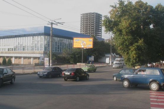 Фото рекламної площини за адресою Велика Перспективна вул. - Верхня Пермська вул., 1 Фото рекламної площини за адресою Велика Перспективна вул. - Верхня Пермська вул., 1