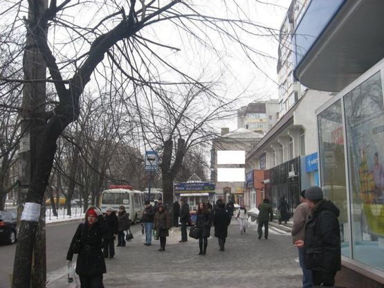 Фото рекламной плоскости по адресу бул. Шевченко, 256 на фасаде здания (ТЦ "Транзит"), нижний Фото рекламной плоскости по адресу бул. Шевченко, 256 на фасаде здания (ТЦ "Транзит"), нижний