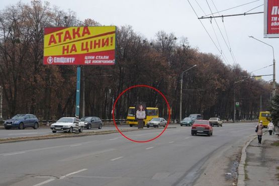 Фото рекламної площини за адресою вул. Європейська (Фрунзе) (розподільча смуга)