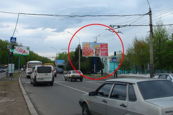 Фото рекламной плоскости по адресу вул. Європейська (Фрунзе) (зуп. «4-а міська лікарня»)(призматрон)