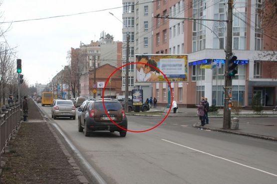 Фото рекламной плоскости по адресу вул. Соборності (Жовтнева)/вул. С.Петлюри