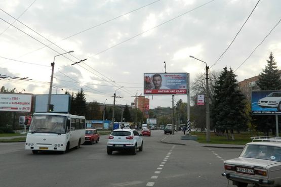 Фото рекламной плоскости по адресу вул. Миру / вул. Панянка  (призматрон) Фото рекламной плоскости по адресу вул. Миру / вул. Панянка  (призматрон)