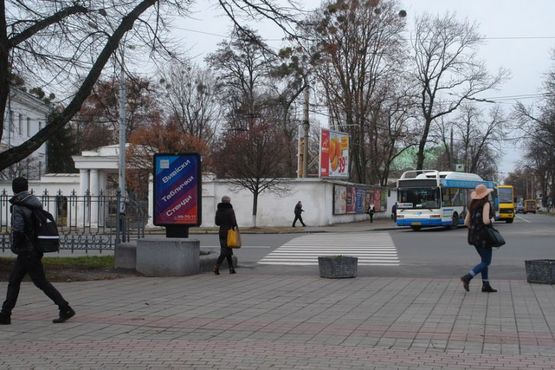Фото рекламної площини за адресою вул. Соборності (Жовтнева) Корпусний парк (вихід в сторону облрадипрофспілок)
