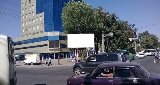 Фото рекламної площини за адресою ул. Благовесная / ул. Смелянская (призматрон) справа Фото рекламної площини за адресою ул. Благовесная / ул. Смелянская (призматрон) справа