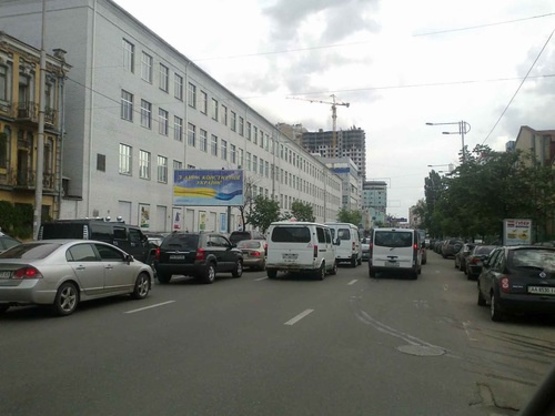 Фото рекламной плоскости по адресу Жилянская ул.142/ ул.Старовокзальна светофор Фото рекламной плоскости по адресу Жилянская ул.142/ ул.Старовокзальна светофор