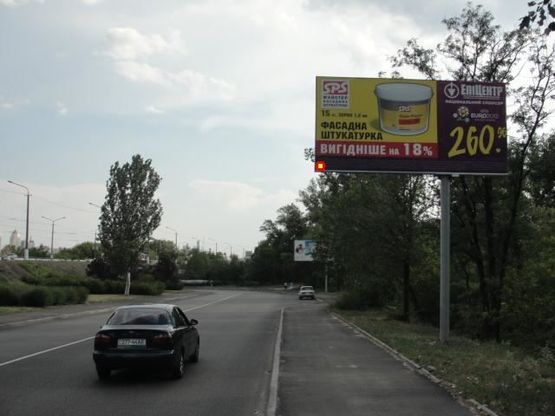 Фото рекламної площини за адресою Слобожанский пр., въезд с Малиновского ул., возле супермаркета "Fozzy", из центра Фото рекламної площини за адресою Слобожанский пр., въезд с Малиновского ул., возле супермаркета "Fozzy", из центра