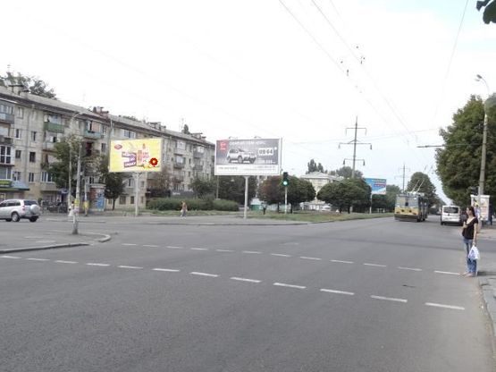 Фото рекламной плоскости по адресу Поля пр. - Стромцова ул., в центр