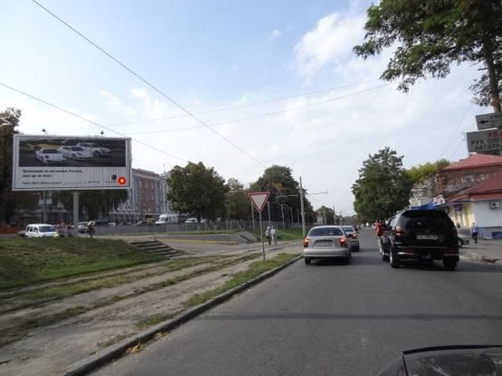 Фото рекламной плоскости по адресу ул.Чкалова - ул.Красная, призматрон Фото рекламной плоскости по адресу ул.Чкалова - ул.Красная, призматрон