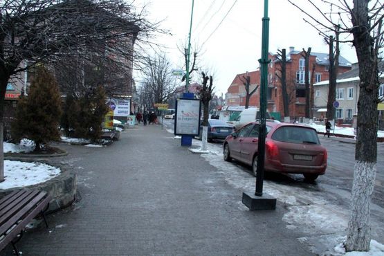 Фото рекламной плоскости по адресу Грушевського, супермаркет 555, маг.Делікат, напрямок руху до Майдану Шевченка