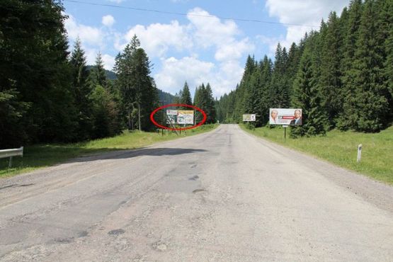 Фото рекламної площини за адресою Траса Н-09 Мукачево-Львів, дорога на Буковель (с.Поляниця), відпоч. комплекс Батьківський поріг, 150 м перед поворотом на Буковель, напрямок руху на Буковель