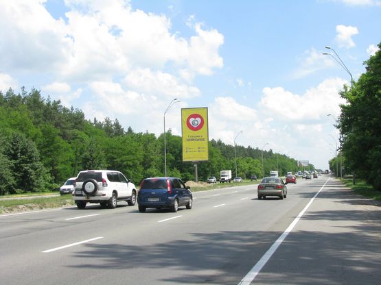 Фото рекламной плоскости по адресу Броварський пр. на розподільчій смузі, 100м меморіальний заповідник у напрямку Броварів