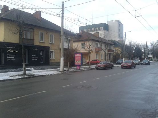 Фото рекламной плоскости по адресу Покровская ул.,25 (м-н «Моне»,віділення новой пошти №3,маркет «Квартал»)